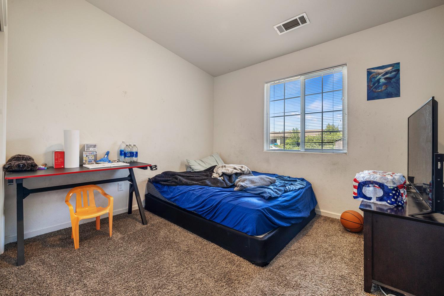 6902 Falcon Ave, Winton, CA 95388