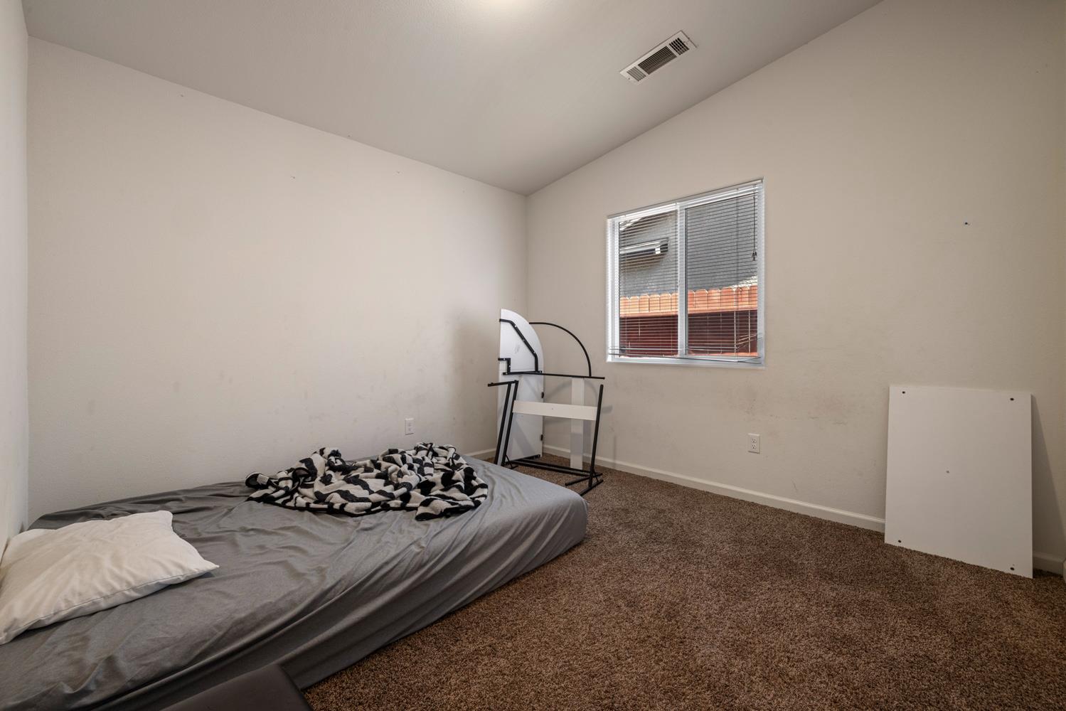 6902 Falcon Ave, Winton, CA 95388