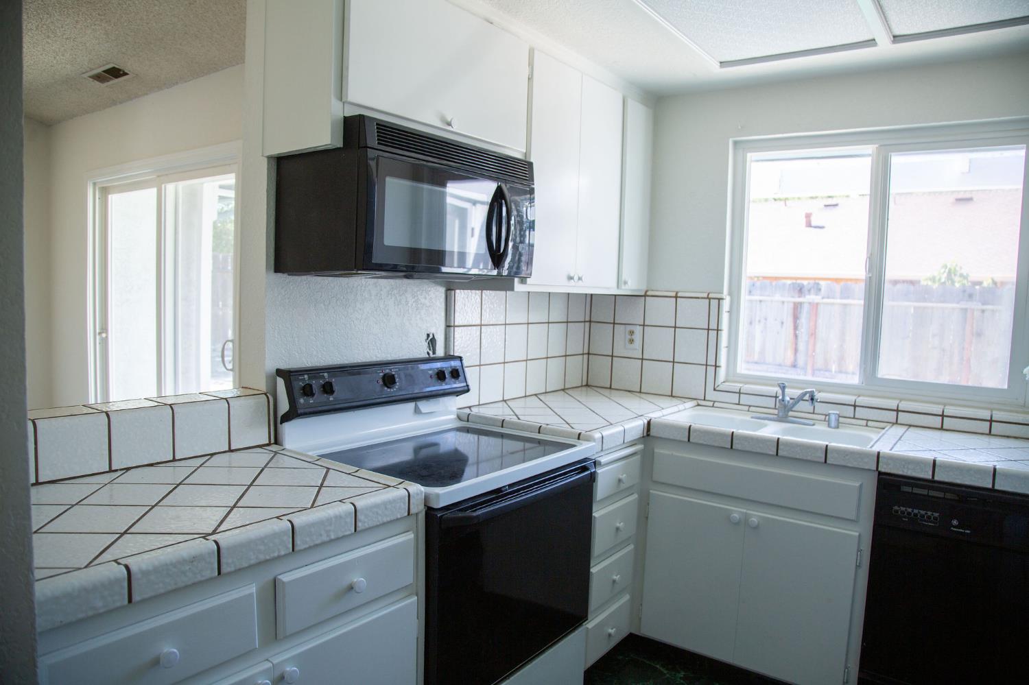 3408 Saginaw Ct, Modesto, CA 95355