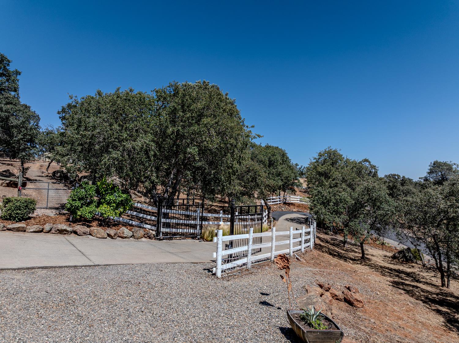 14280 Amber Ridge Dr, La Grange, CA 95329