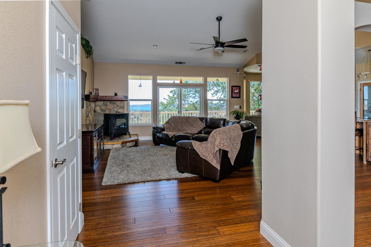 14280 Amber Ridge Dr, La Grange, CA 95329
