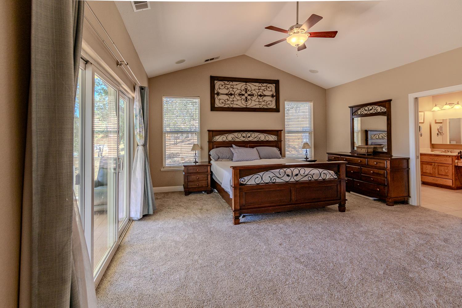 14280 Amber Ridge Dr, La Grange, CA 95329