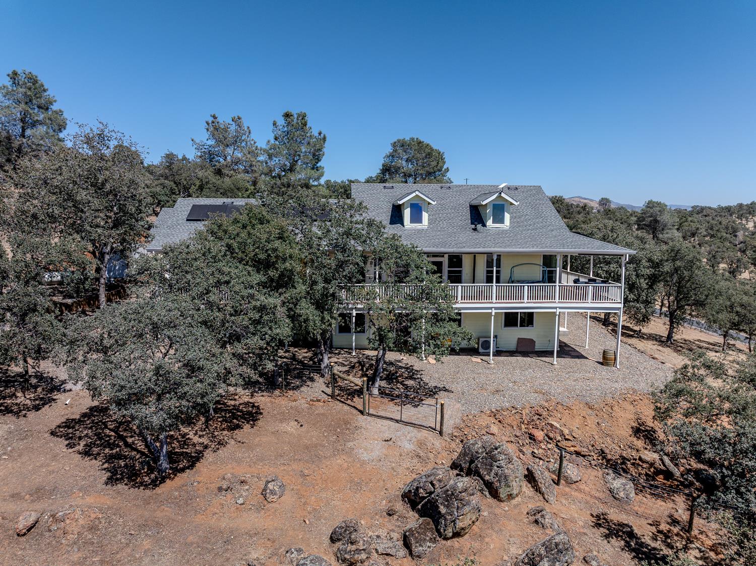 14280 Amber Ridge Dr, La Grange, CA 95329