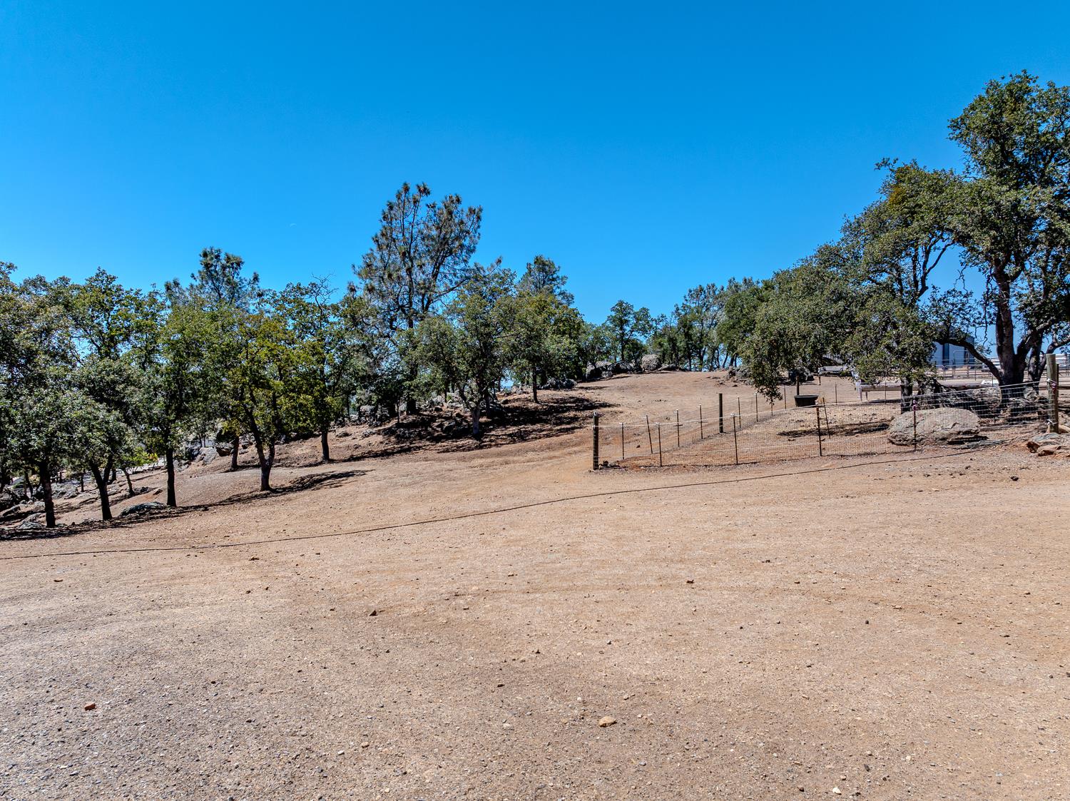 14280 Amber Ridge Dr, La Grange, CA 95329