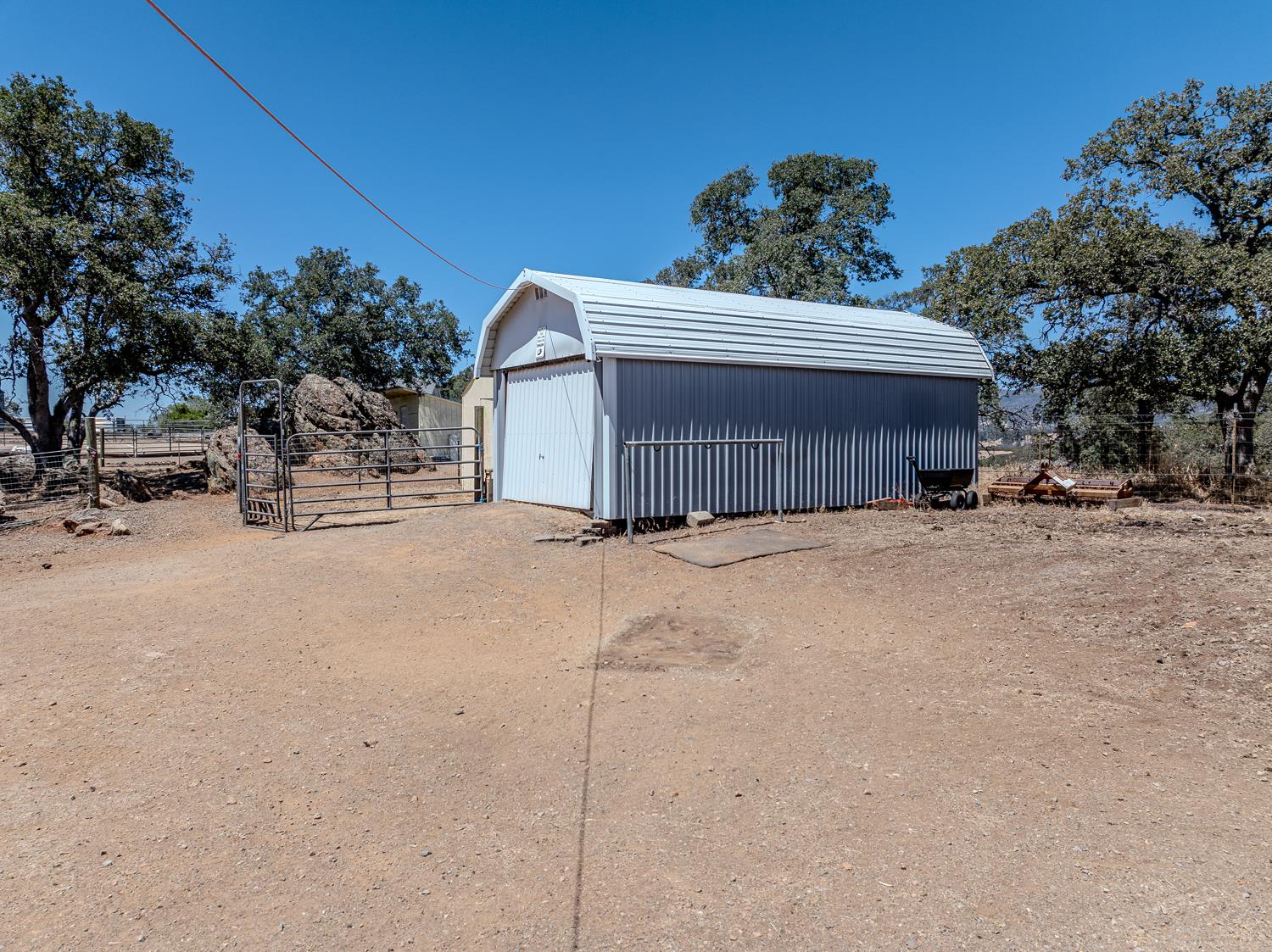 14280 Amber Ridge Dr, La Grange, CA 95329
