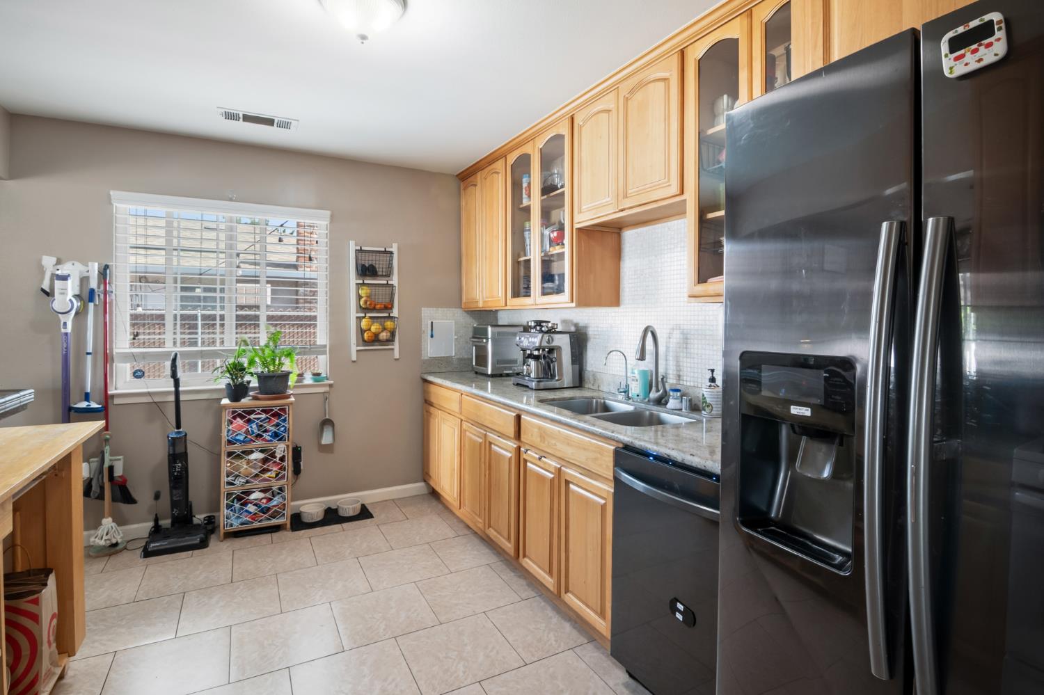 401 Amador Cir, Manteca, CA 95336