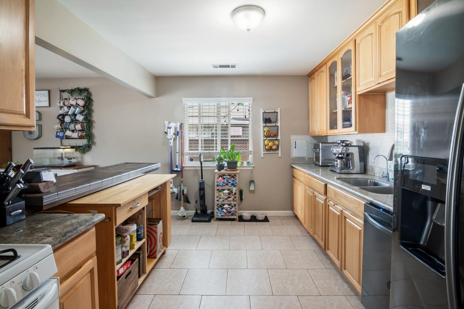 401 Amador Cir, Manteca, CA 95336