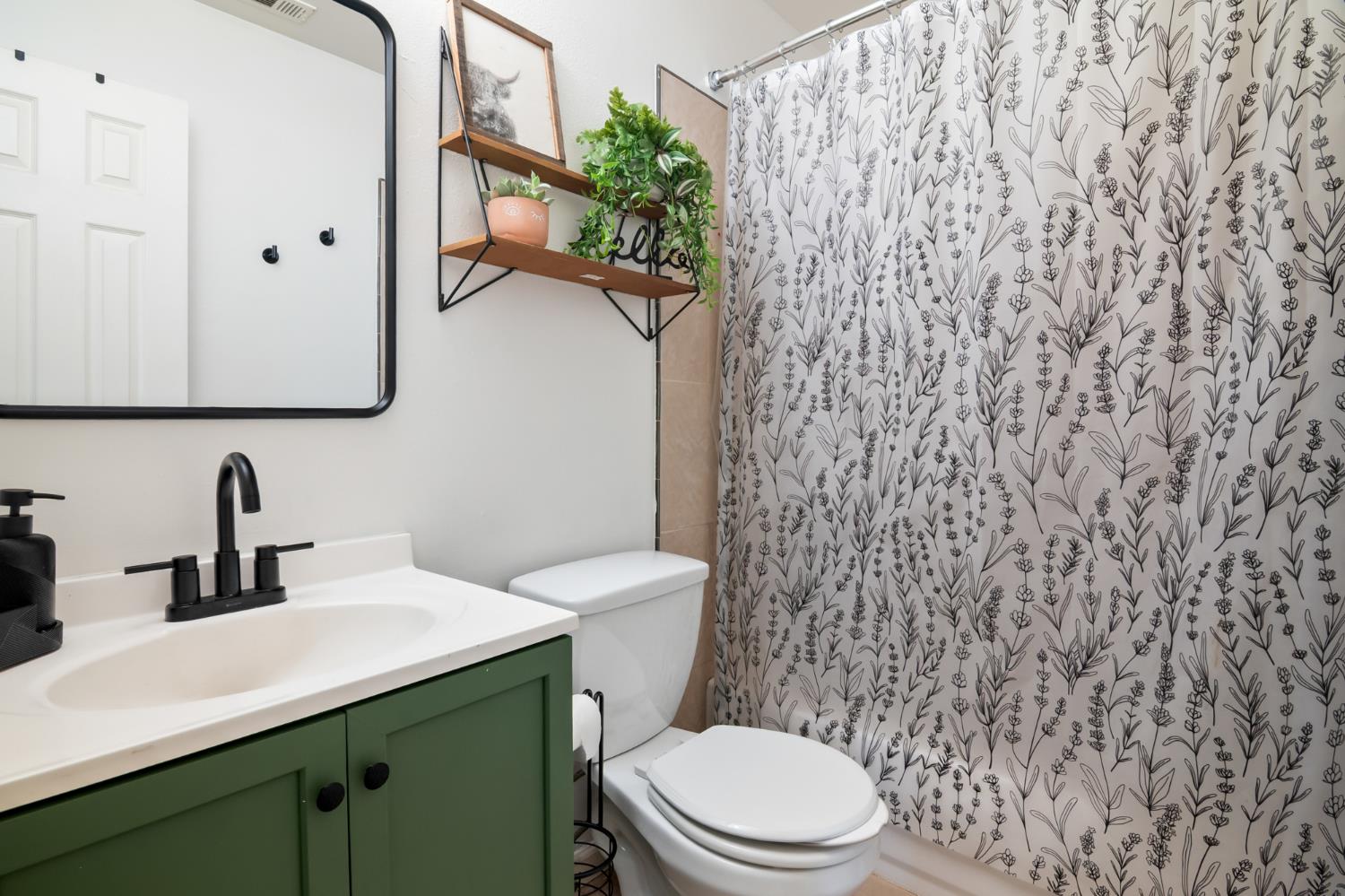 401 Amador Cir, Manteca, CA 95336