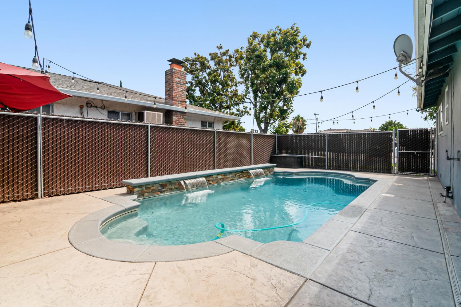 401 Amador Cir, Manteca, CA 95336