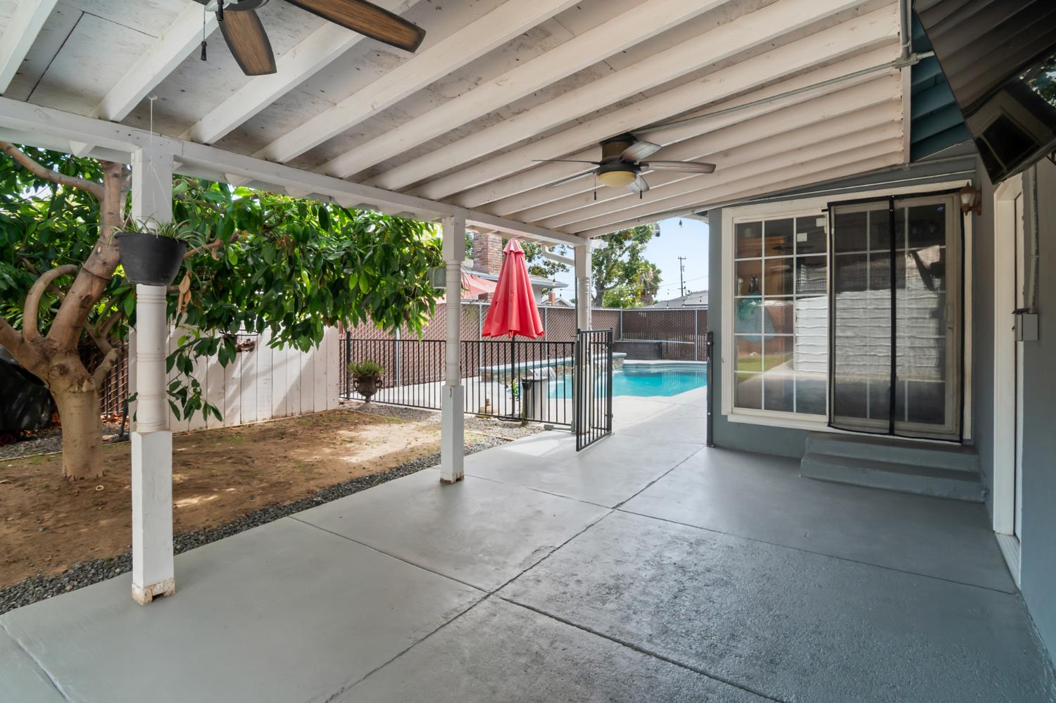 401 Amador Cir, Manteca, CA 95336