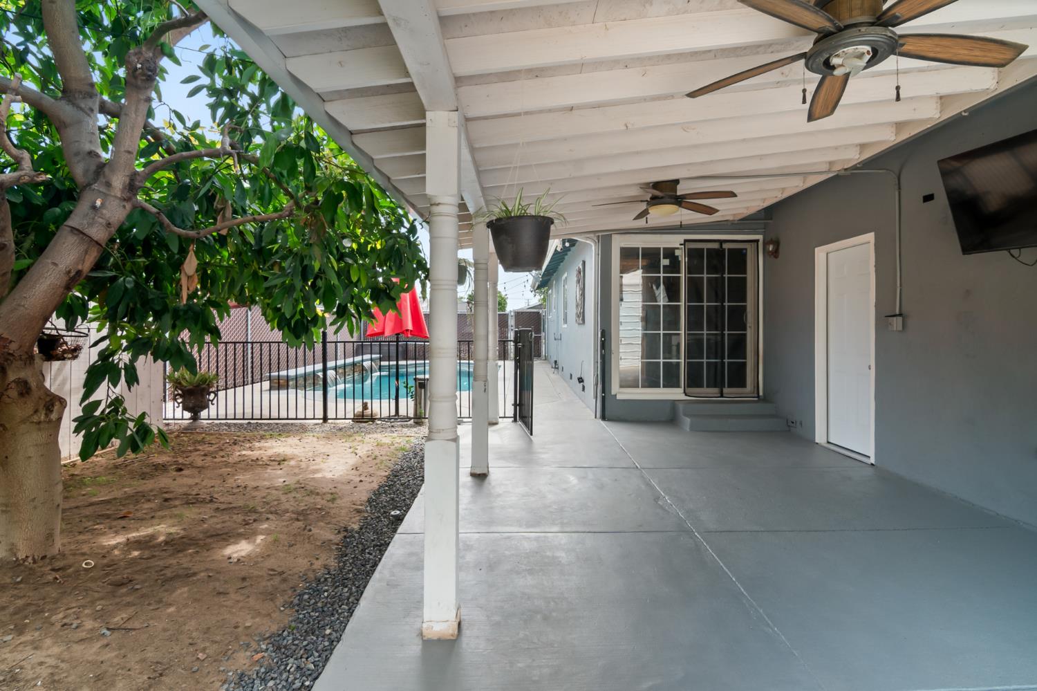 401 Amador Cir, Manteca, CA 95336