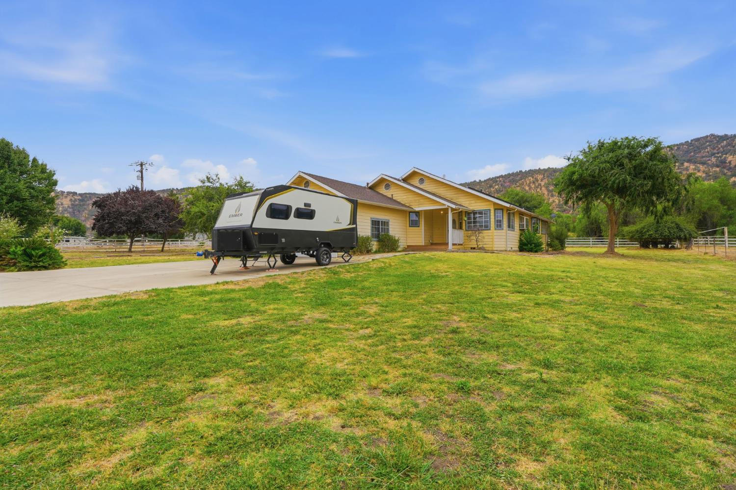 33485 Globe Dr, Springville, CA 93265