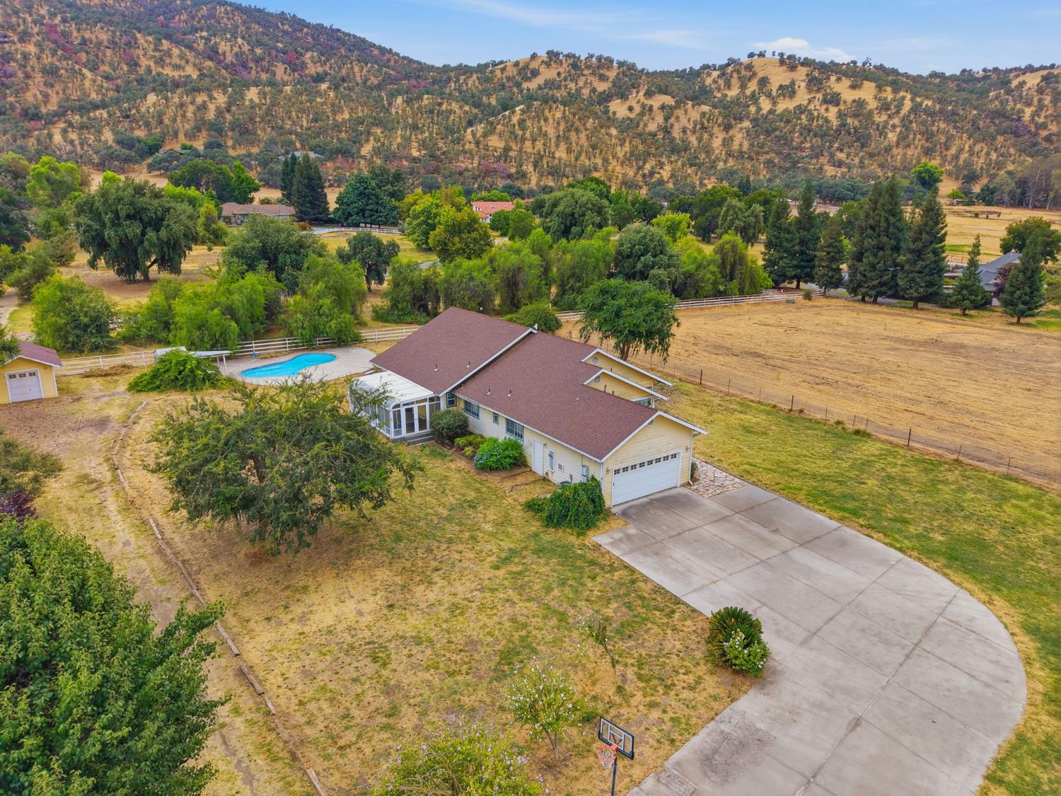 33485 Globe Dr, Springville, CA 93265