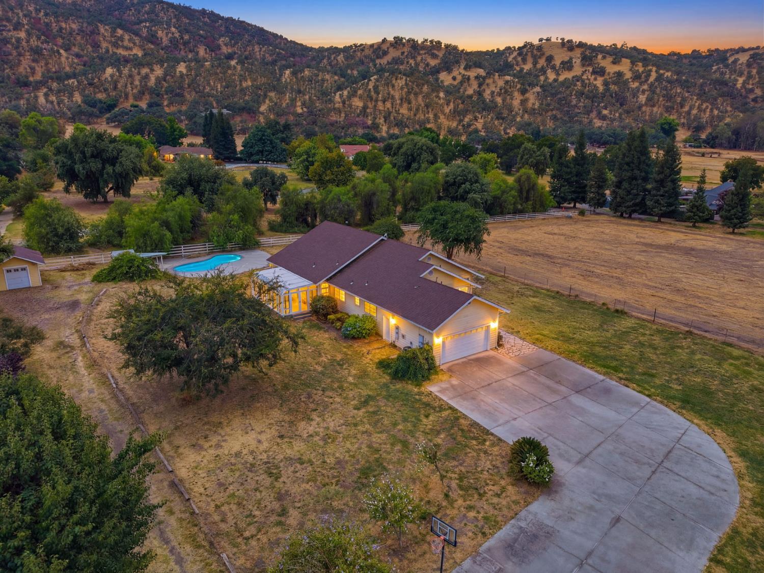 33485 Globe Dr, Springville, CA 93265