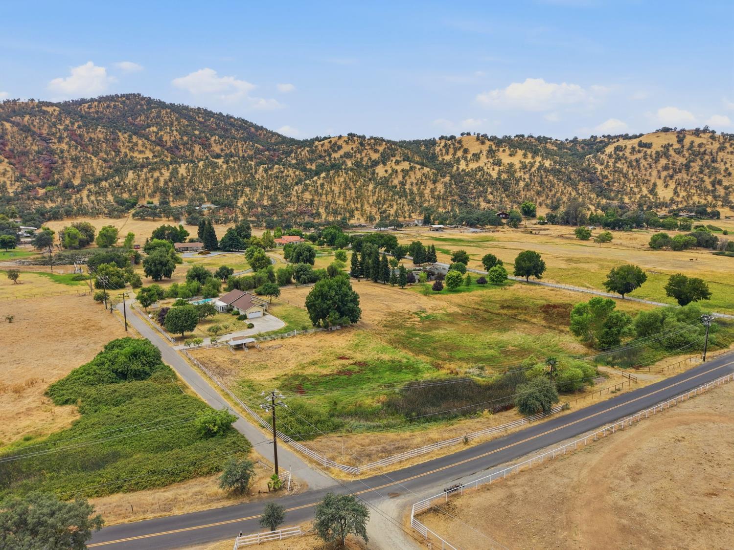 33485 Globe Dr, Springville, CA 93265