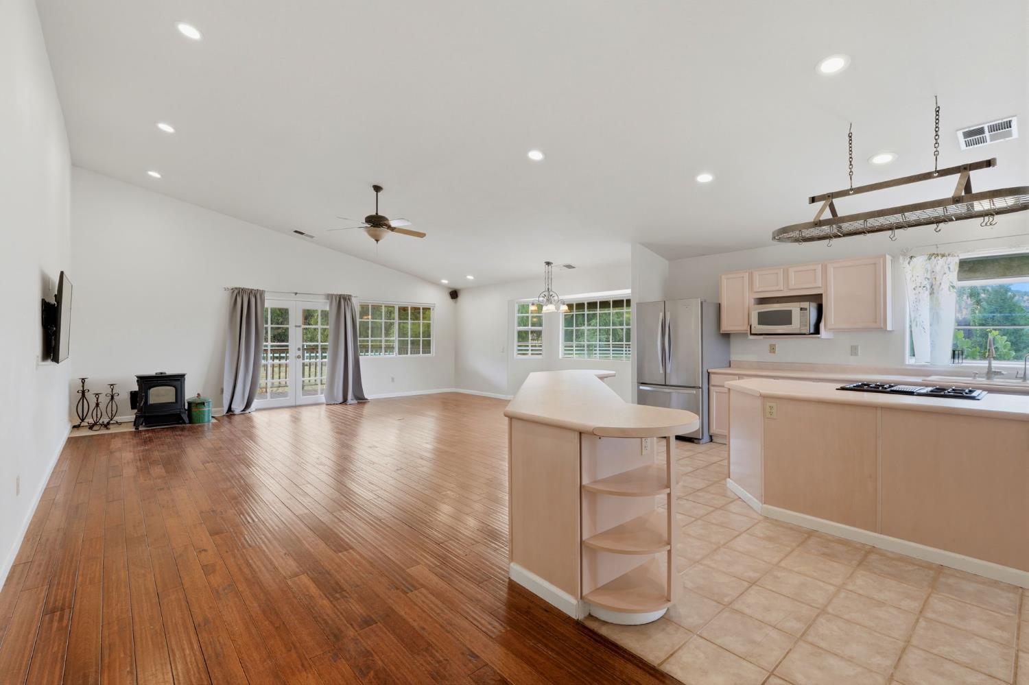 33485 Globe Dr, Springville, CA 93265