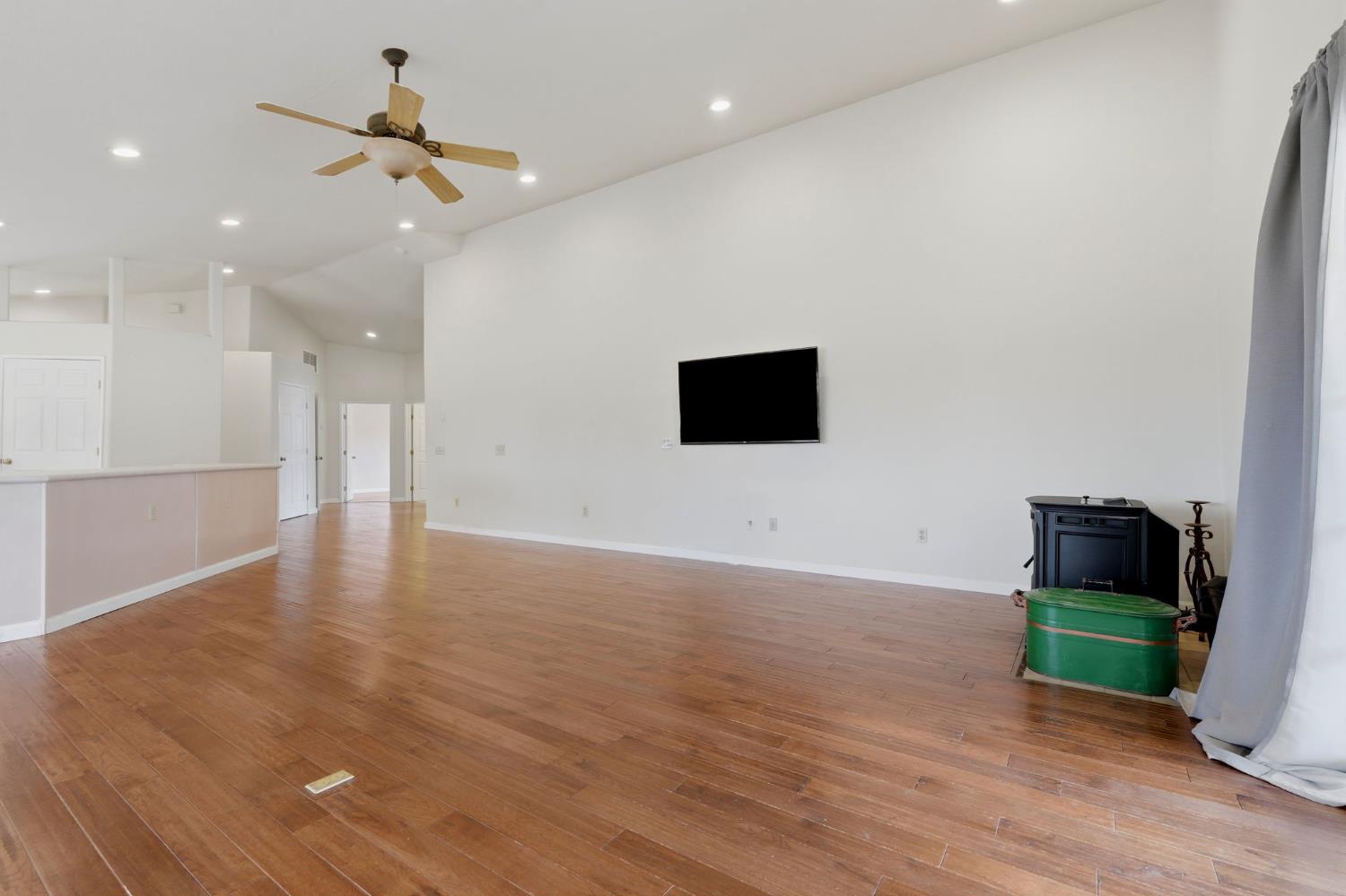 33485 Globe Dr, Springville, CA 93265