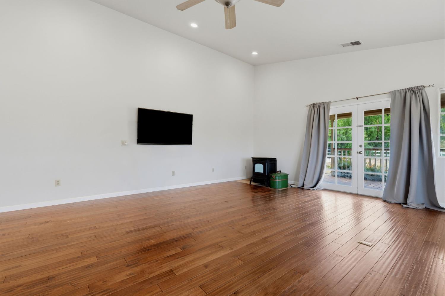 33485 Globe Dr, Springville, CA 93265