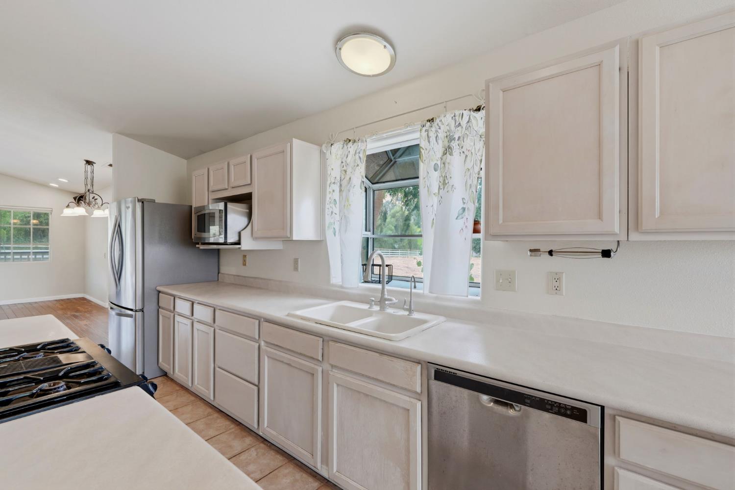 33485 Globe Dr, Springville, CA 93265