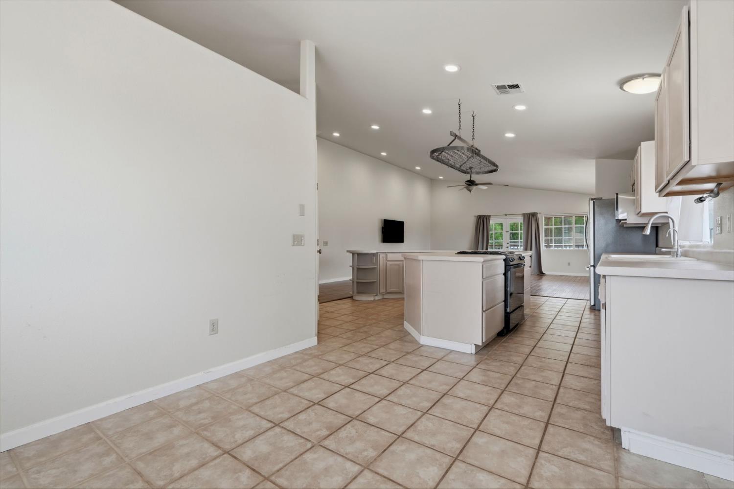 33485 Globe Dr, Springville, CA 93265