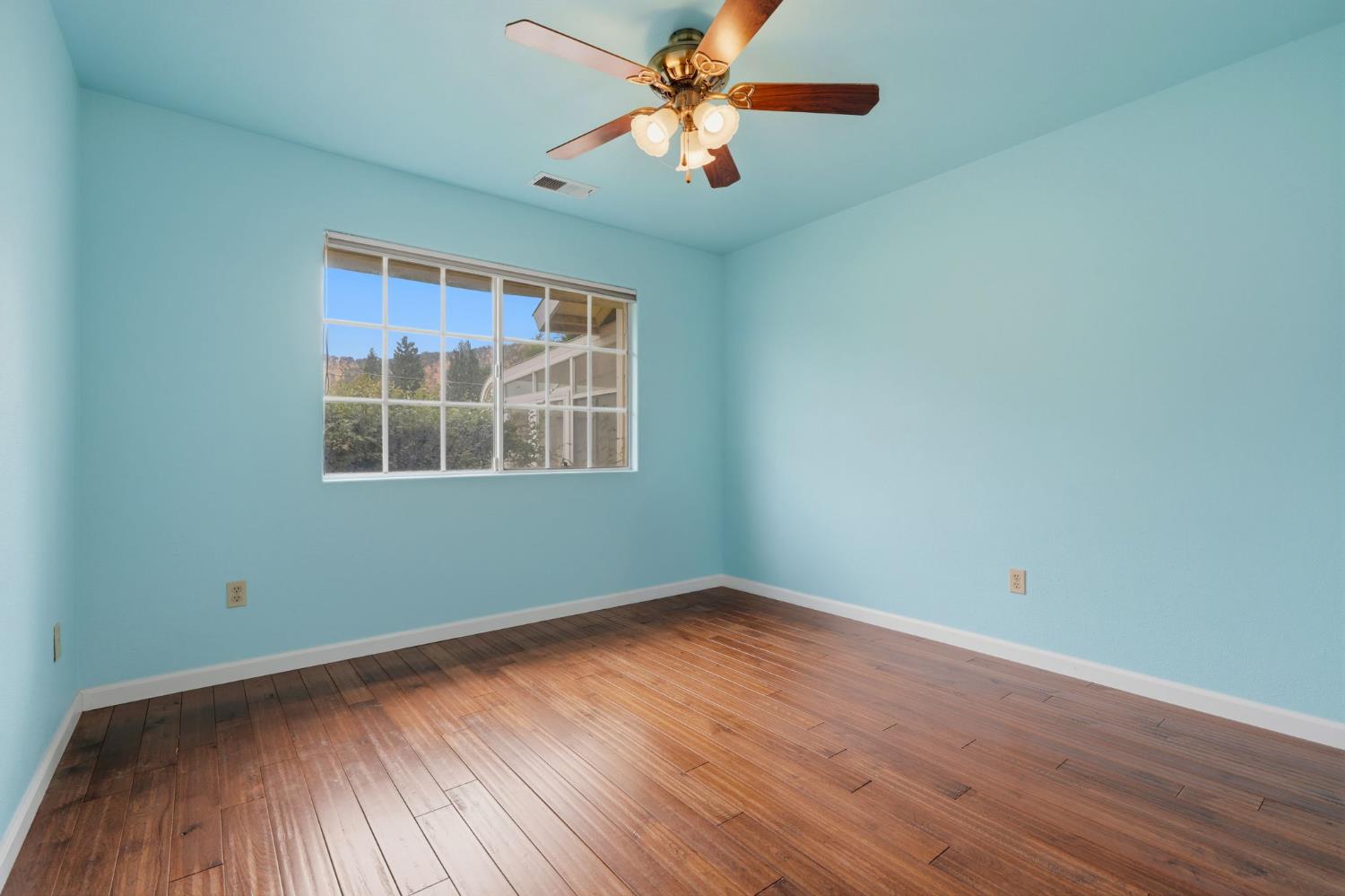 33485 Globe Dr, Springville, CA 93265