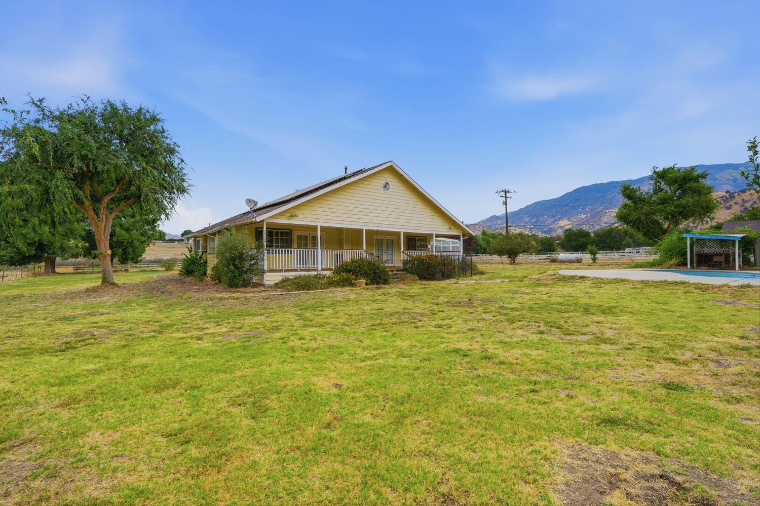 33485 Globe Dr, Springville, CA 93265