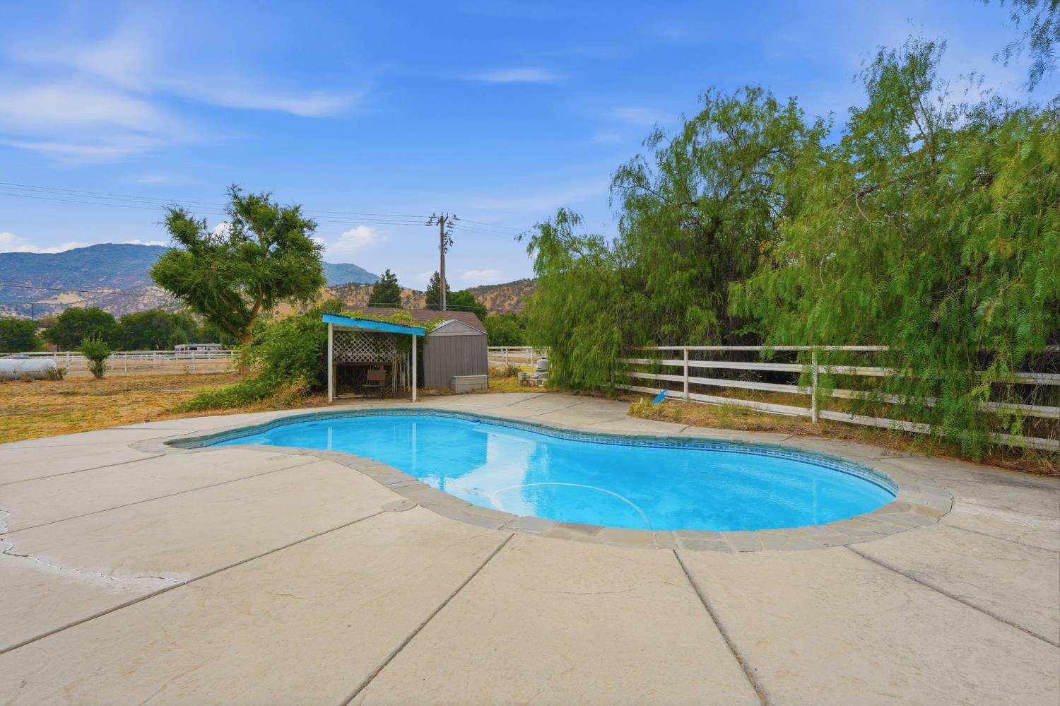 33485 Globe Dr, Springville, CA 93265