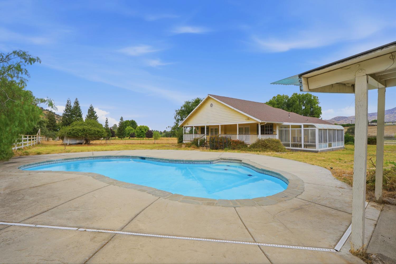 33485 Globe Dr, Springville, CA 93265