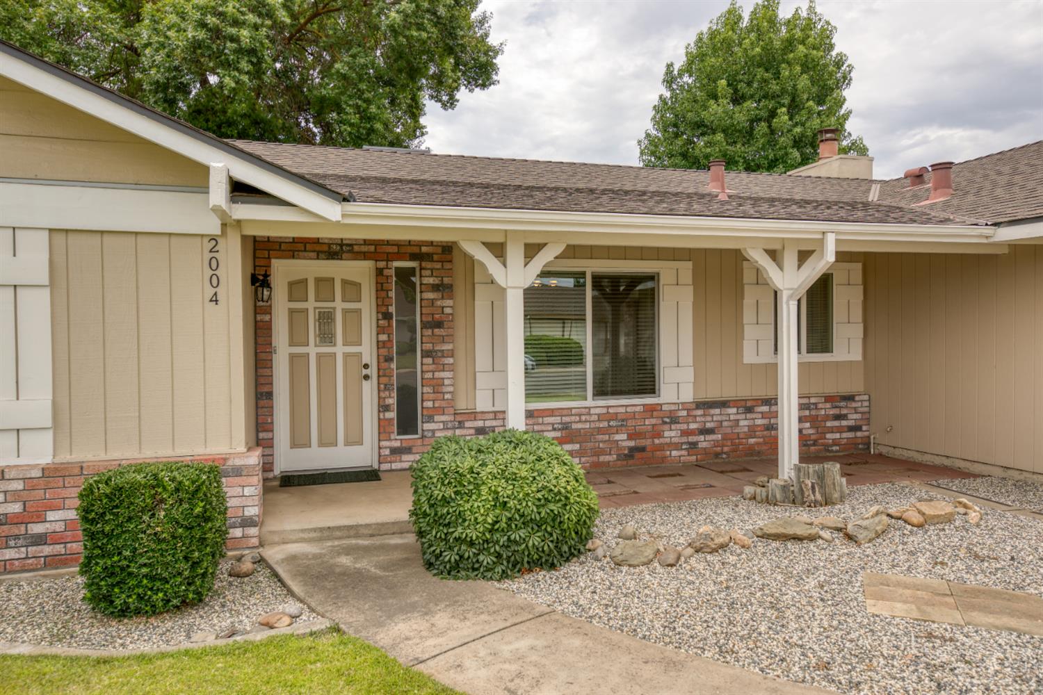 2004 Nadine Ave, Ceres, CA 95351