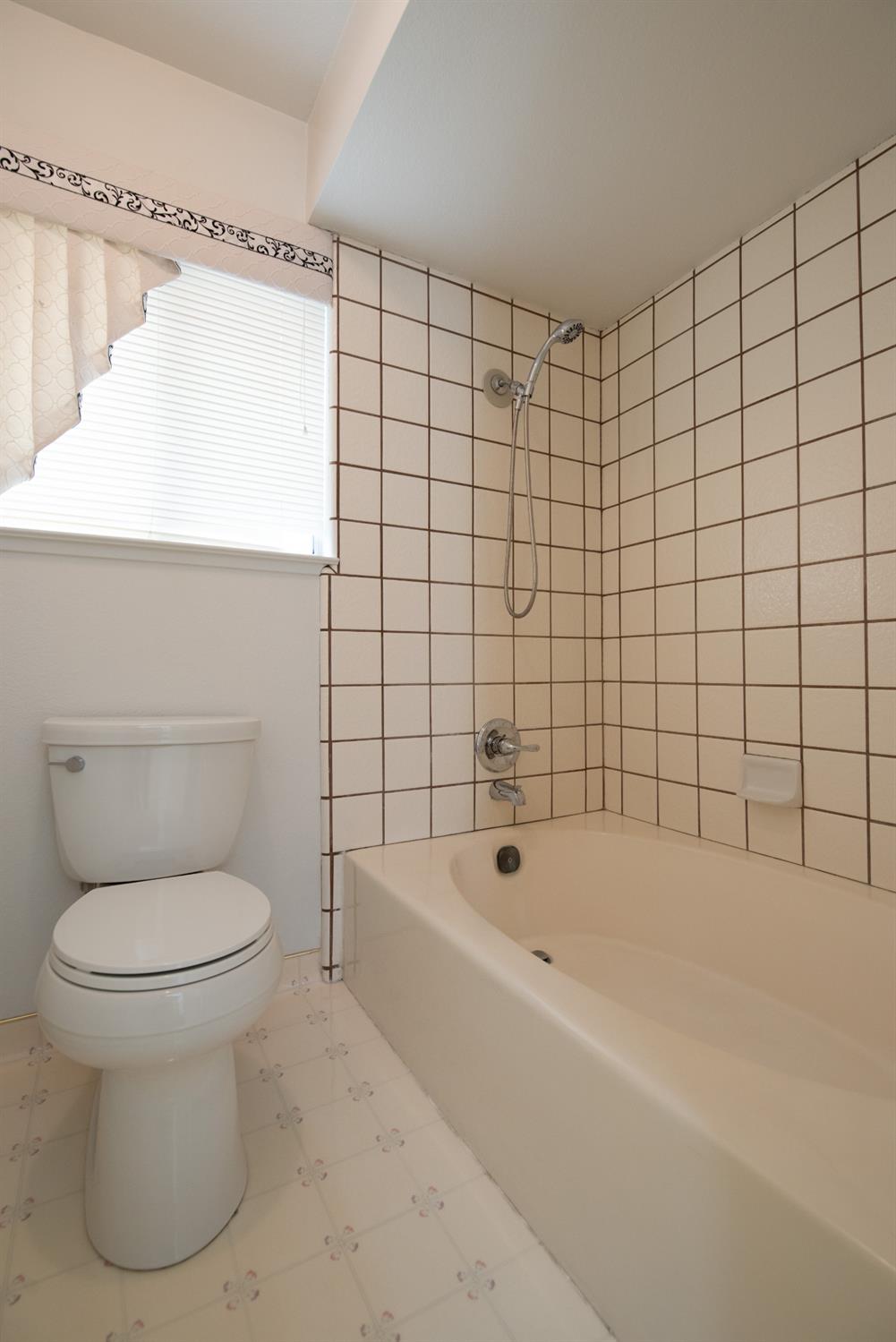 2004 Nadine Ave, Ceres, CA 95351