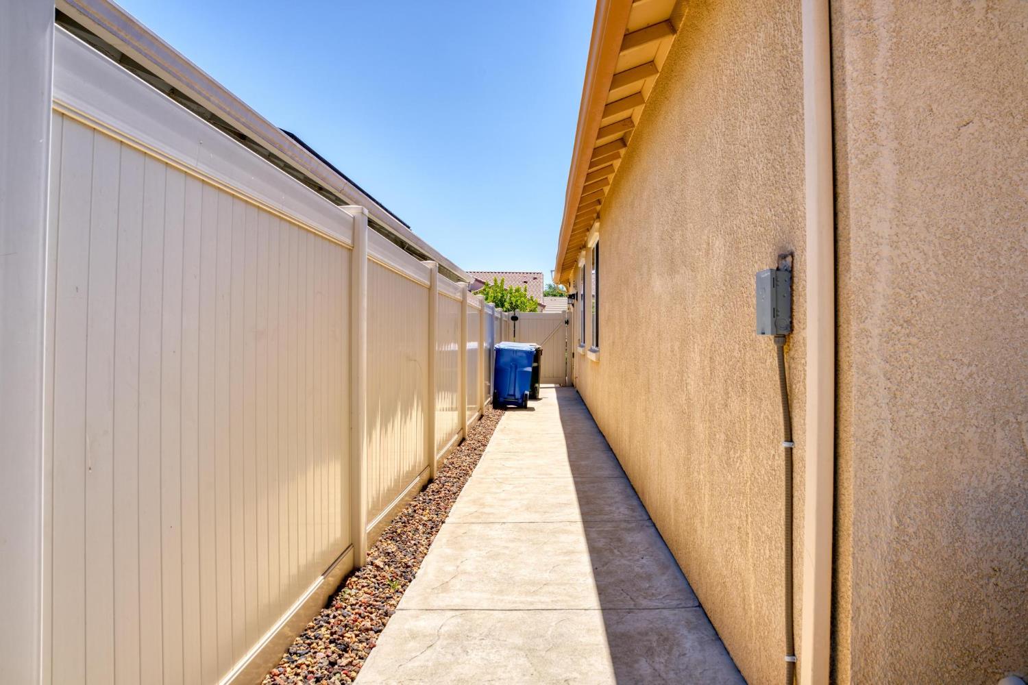 1467 Chestnut Hill, Manteca, CA 95336