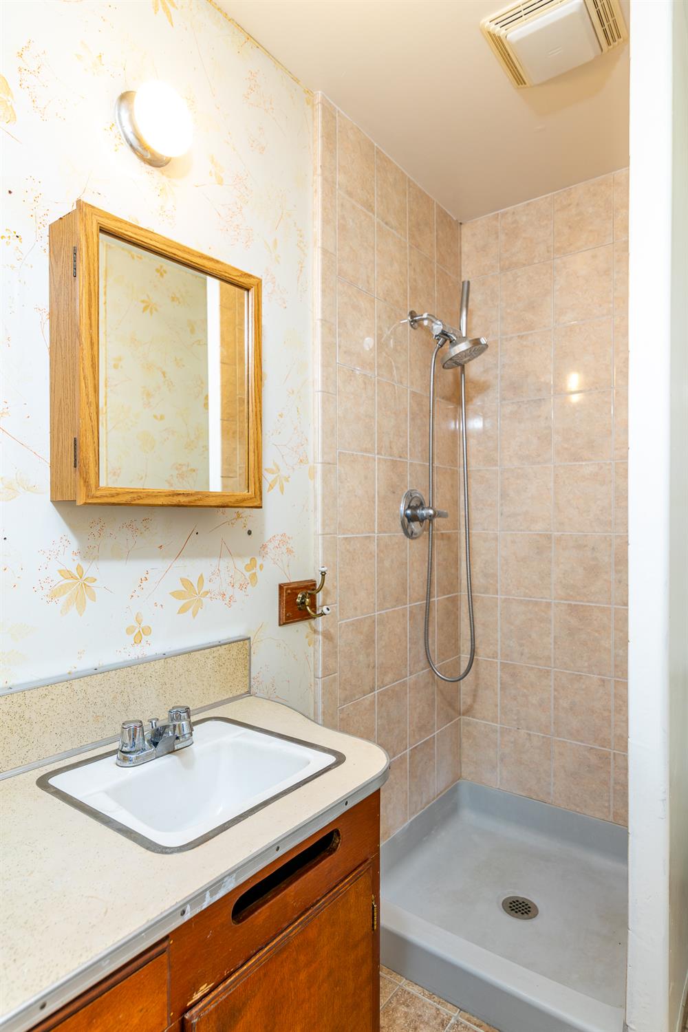 1409 Stockton Ave, Modesto, CA 95358