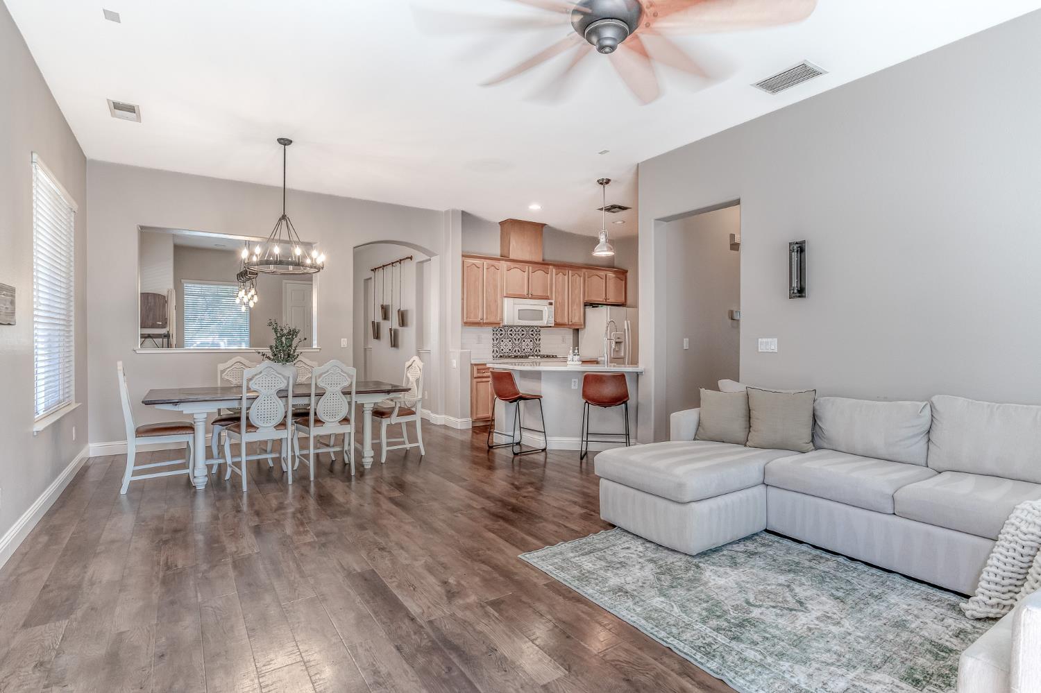 580 Old Bluff Ct, Oakdale, CA 95361