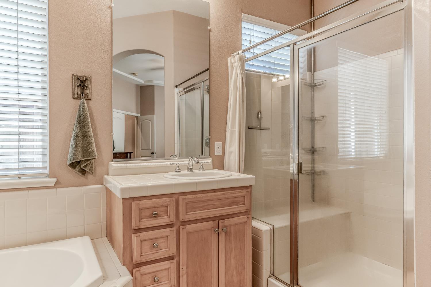 580 Old Bluff Ct, Oakdale, CA 95361