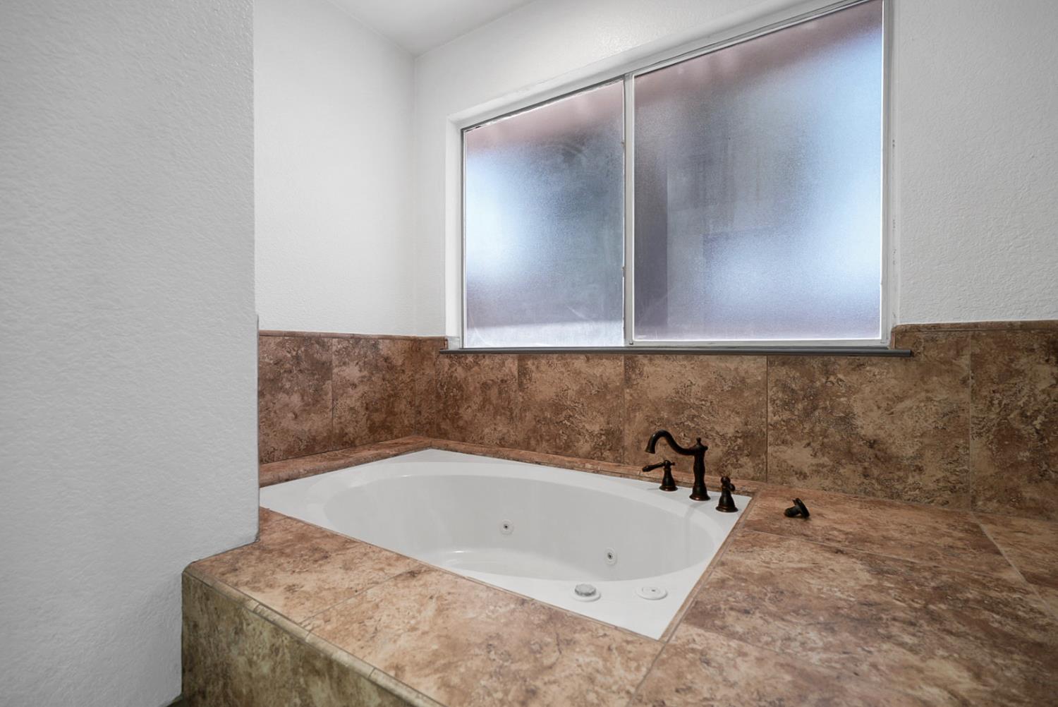 1019 Munchkin Dr, Ceres, CA 95351