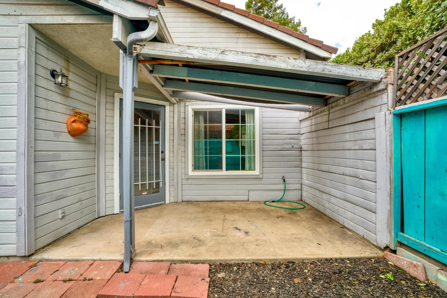 2404 Floyd Ave, Modesto, CA 95355