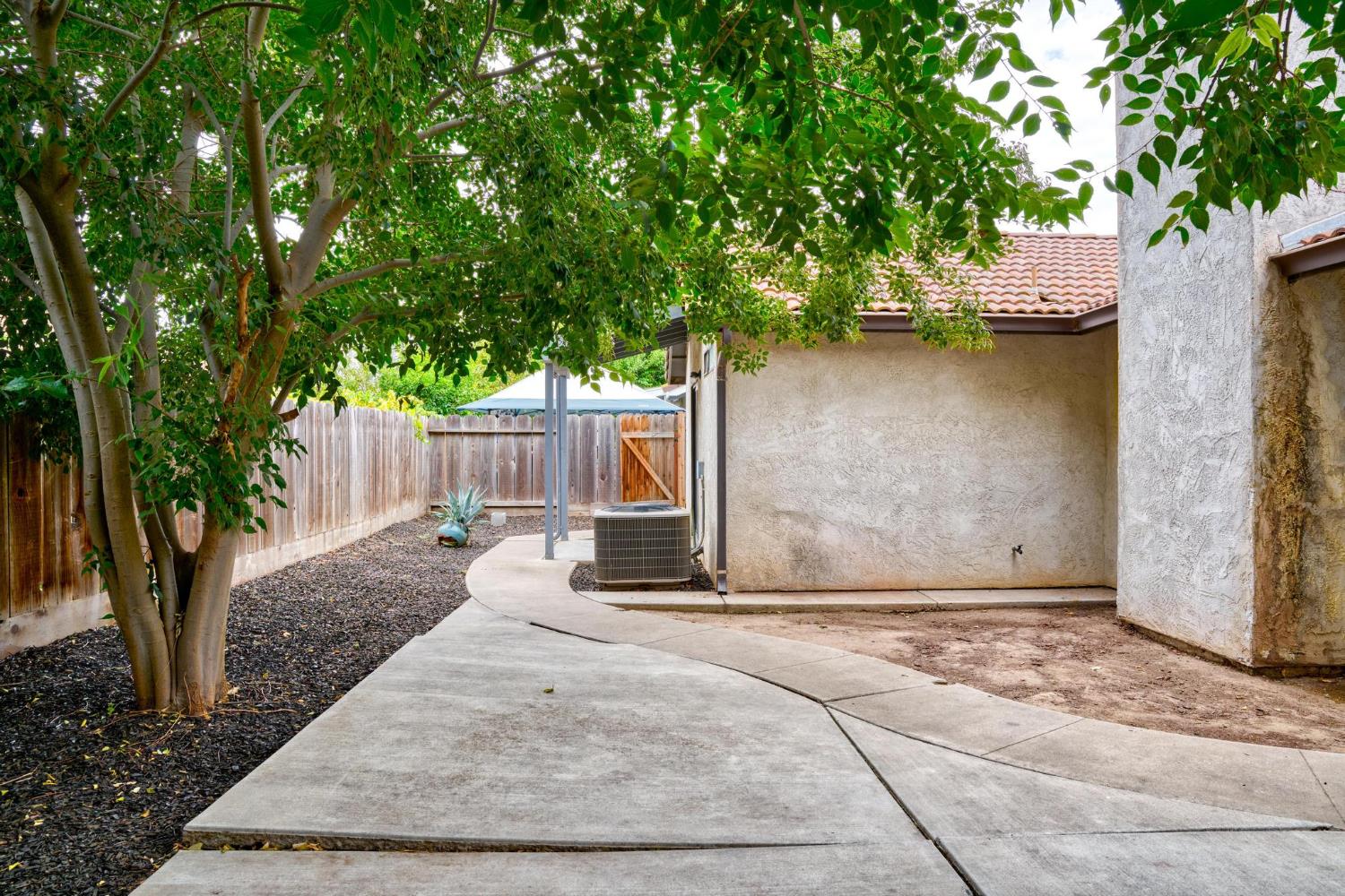 2404 Floyd Ave, Modesto, CA 95355