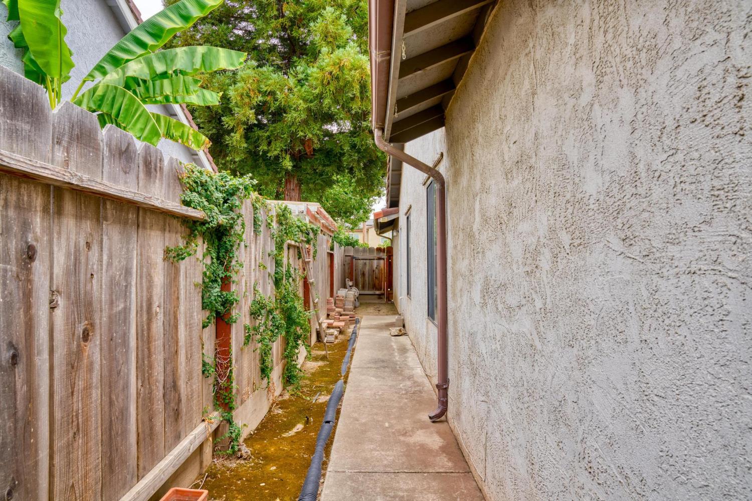 2404 Floyd Ave, Modesto, CA 95355