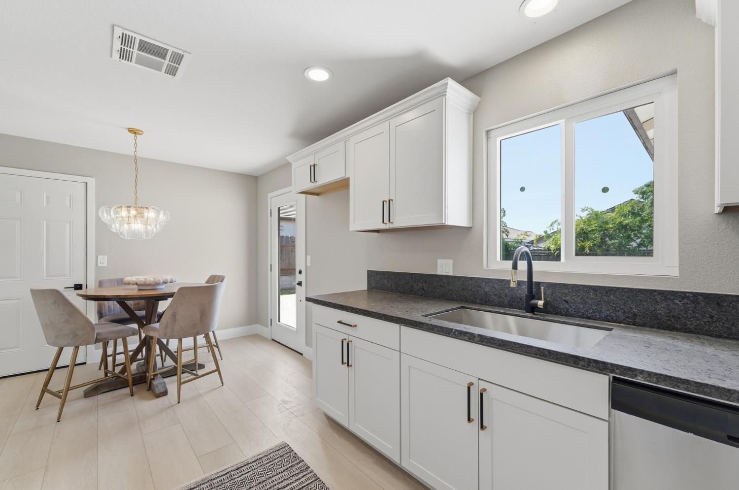 6237 Claus Rd, Riverbank, CA 95367