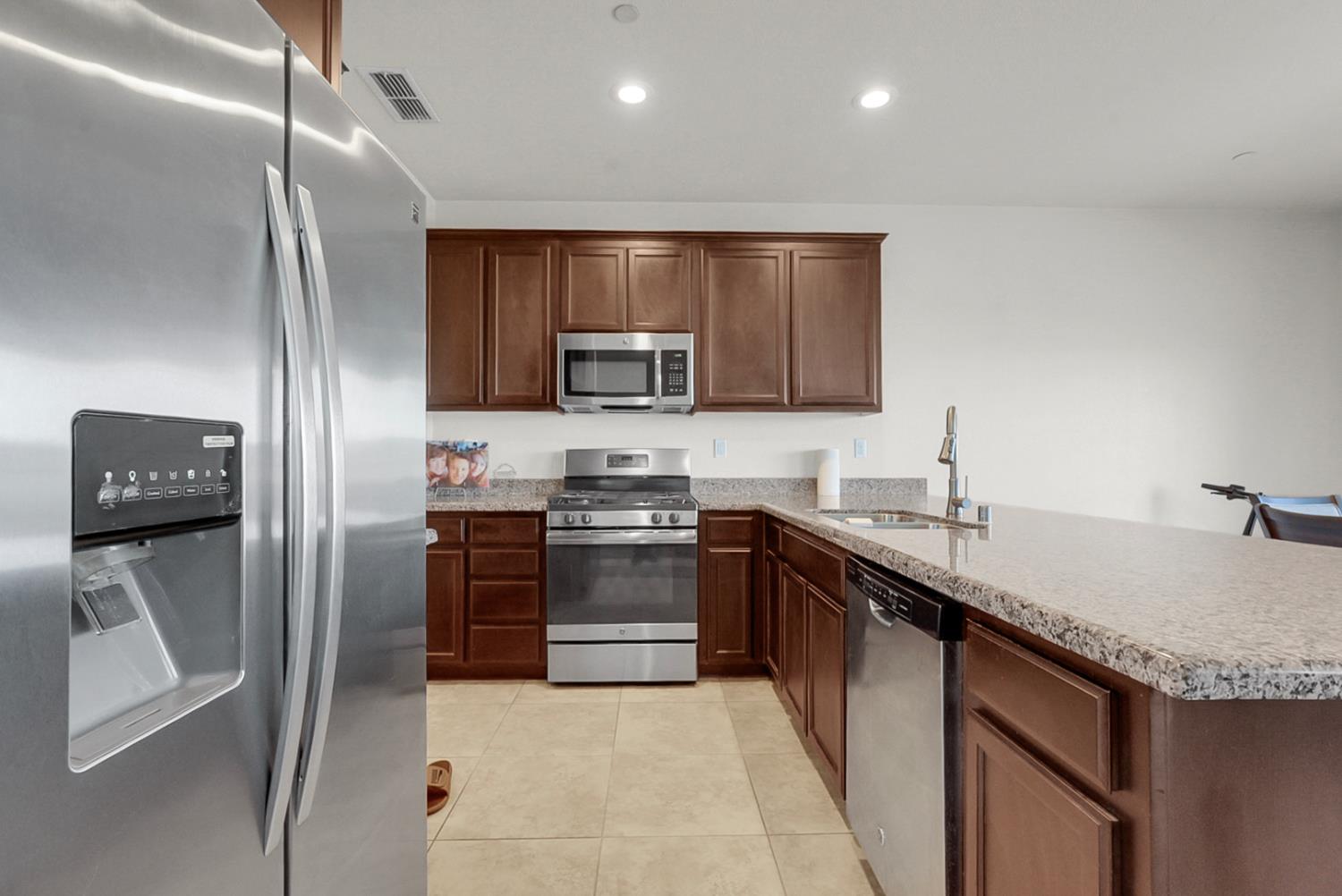1433 Rosy Dawn Ln, Manteca, CA 95337