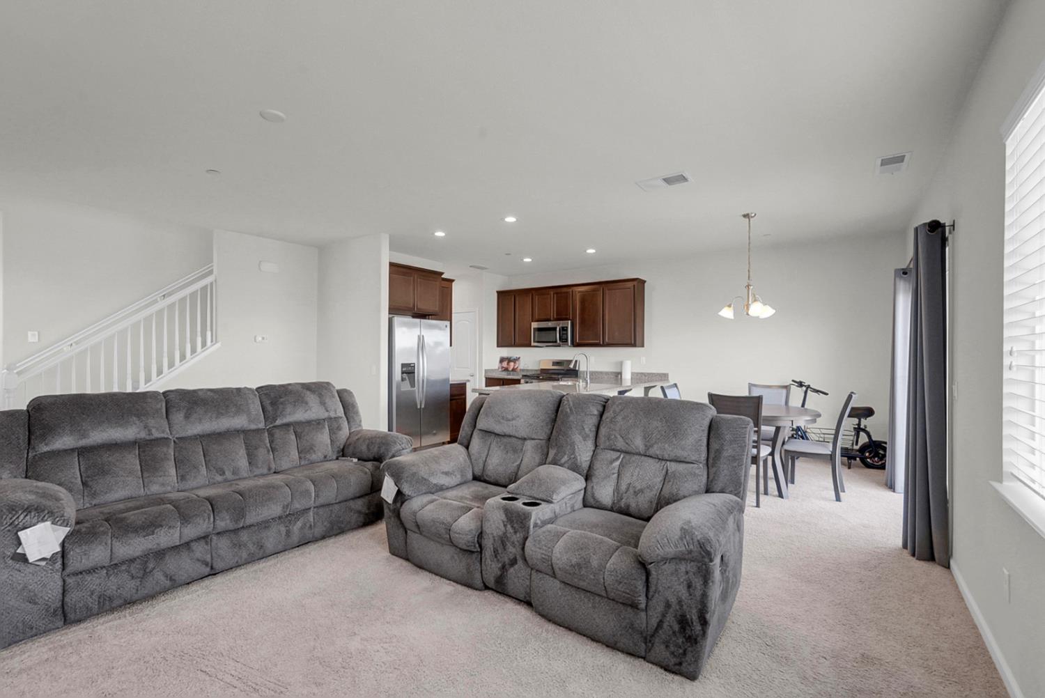 1433 Rosy Dawn Ln, Manteca, CA 95337