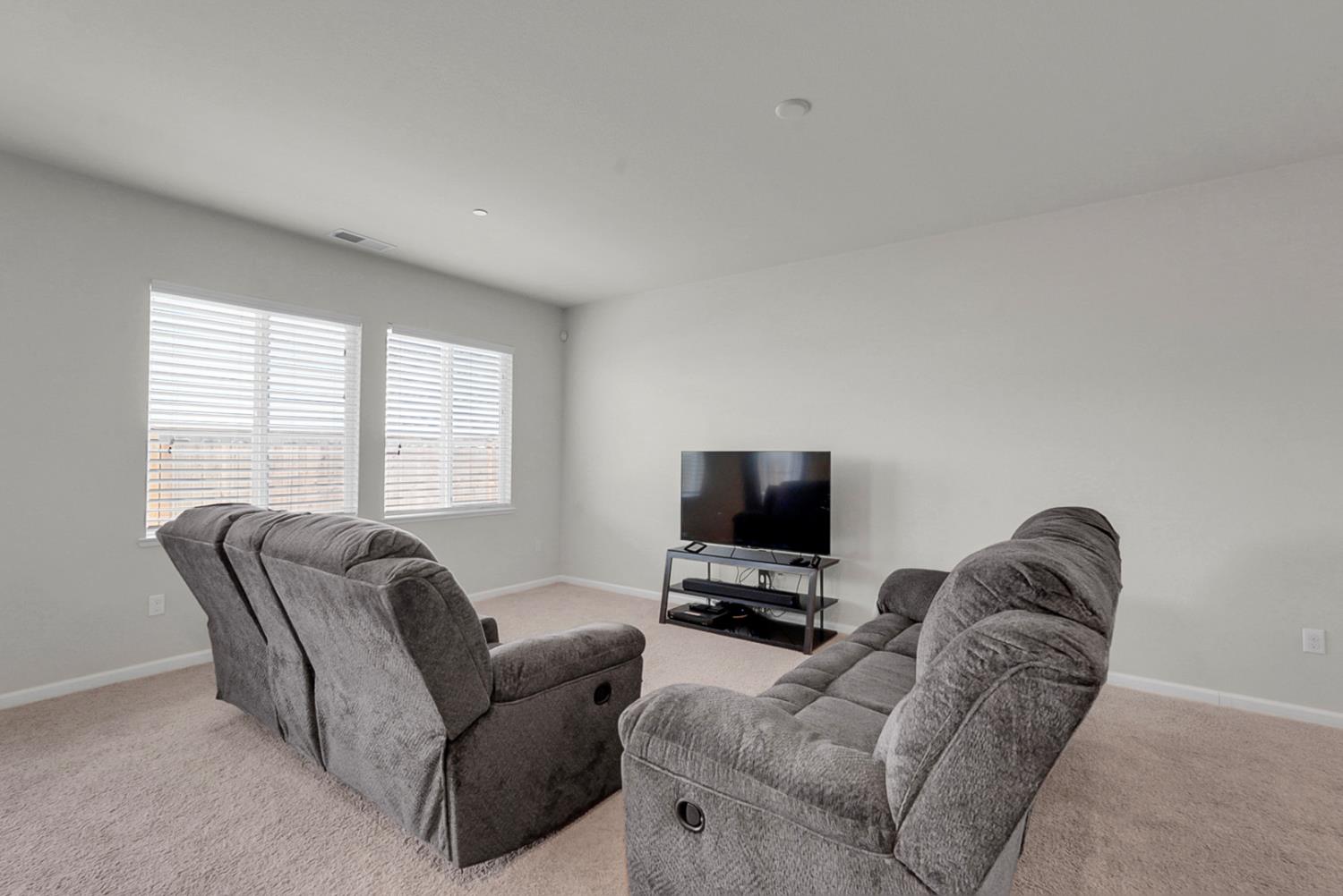 1433 Rosy Dawn Ln, Manteca, CA 95337