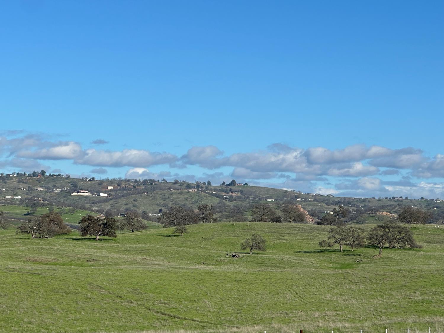9898 Alamo Dr, La Grange, CA 95329