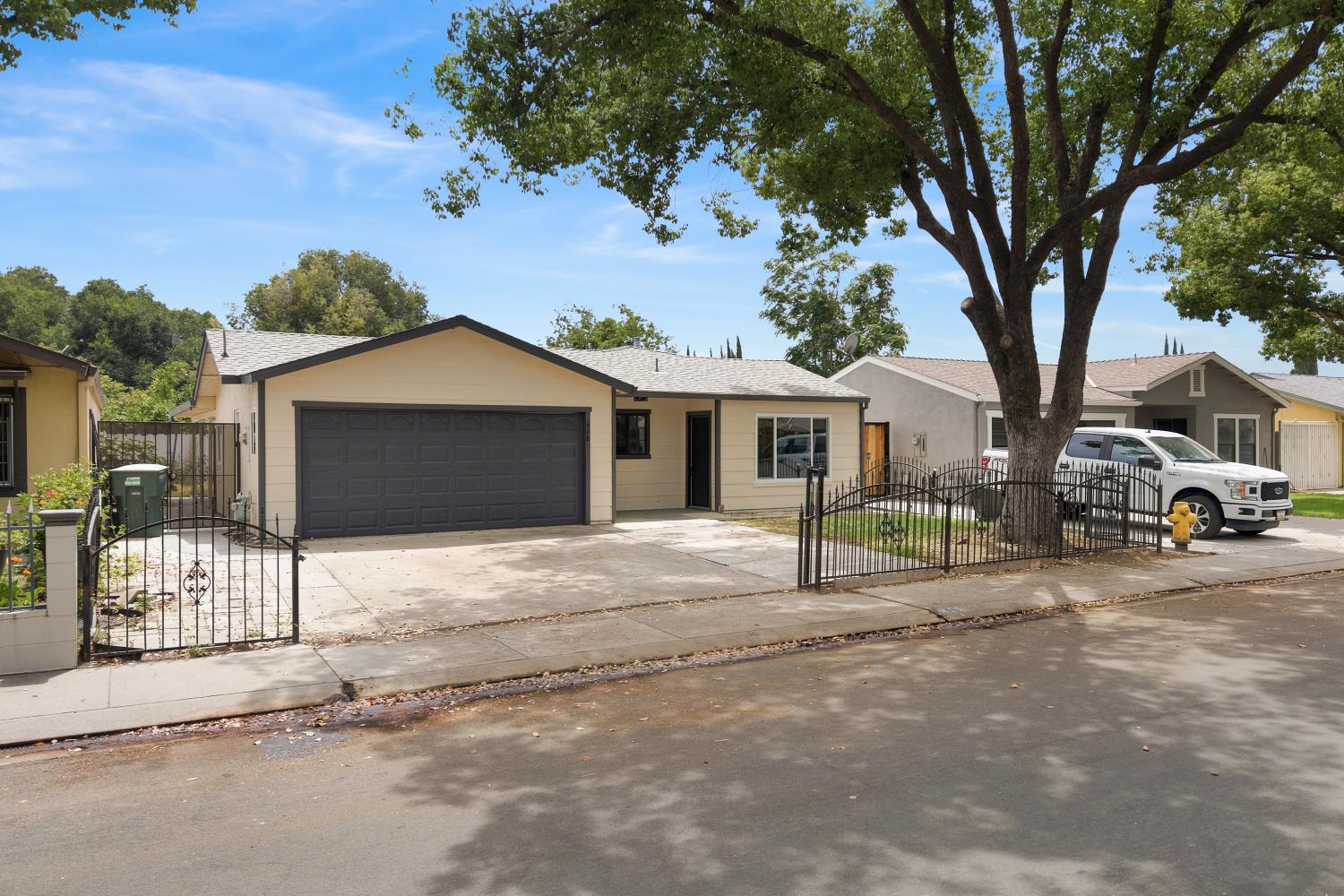 416 Mount Hood Ct, Modesto, CA 95358