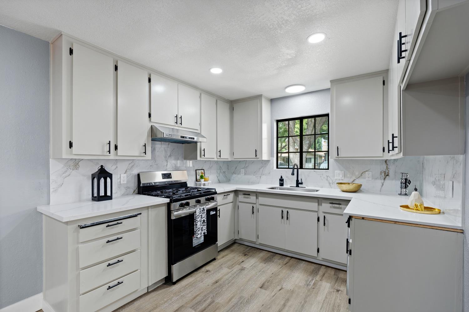 416 Mount Hood Ct, Modesto, CA 95358