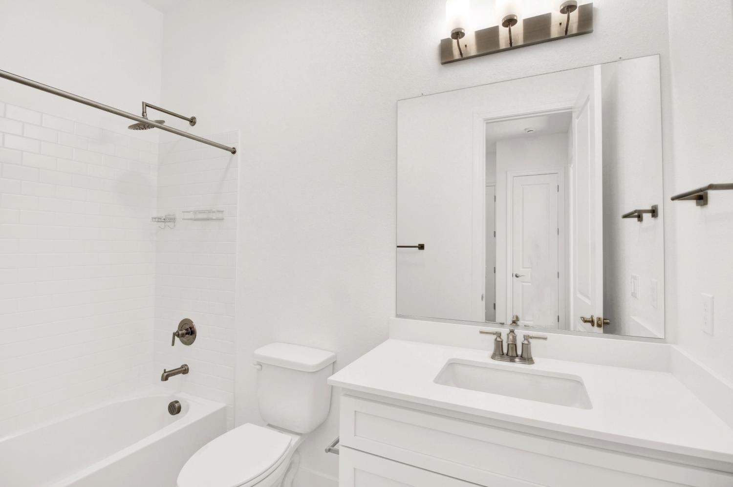 2039 Carmel Ranch Cir, Oakdale, CA 95361
