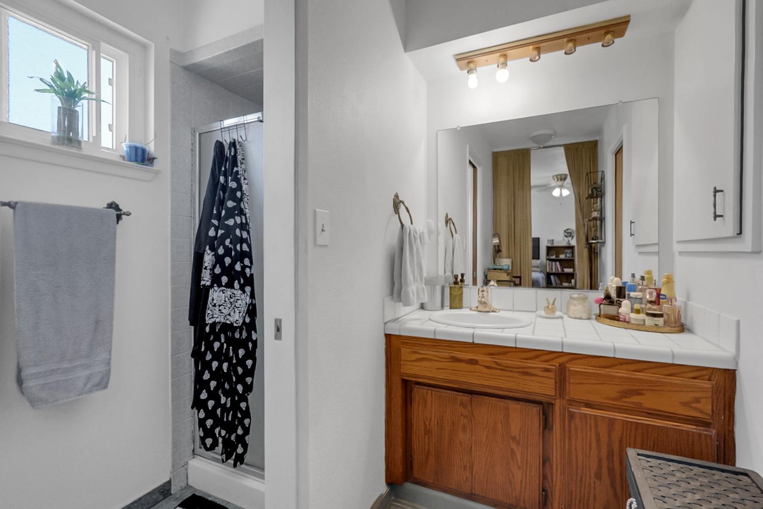 1924 Cota Way, Modesto, CA 95355