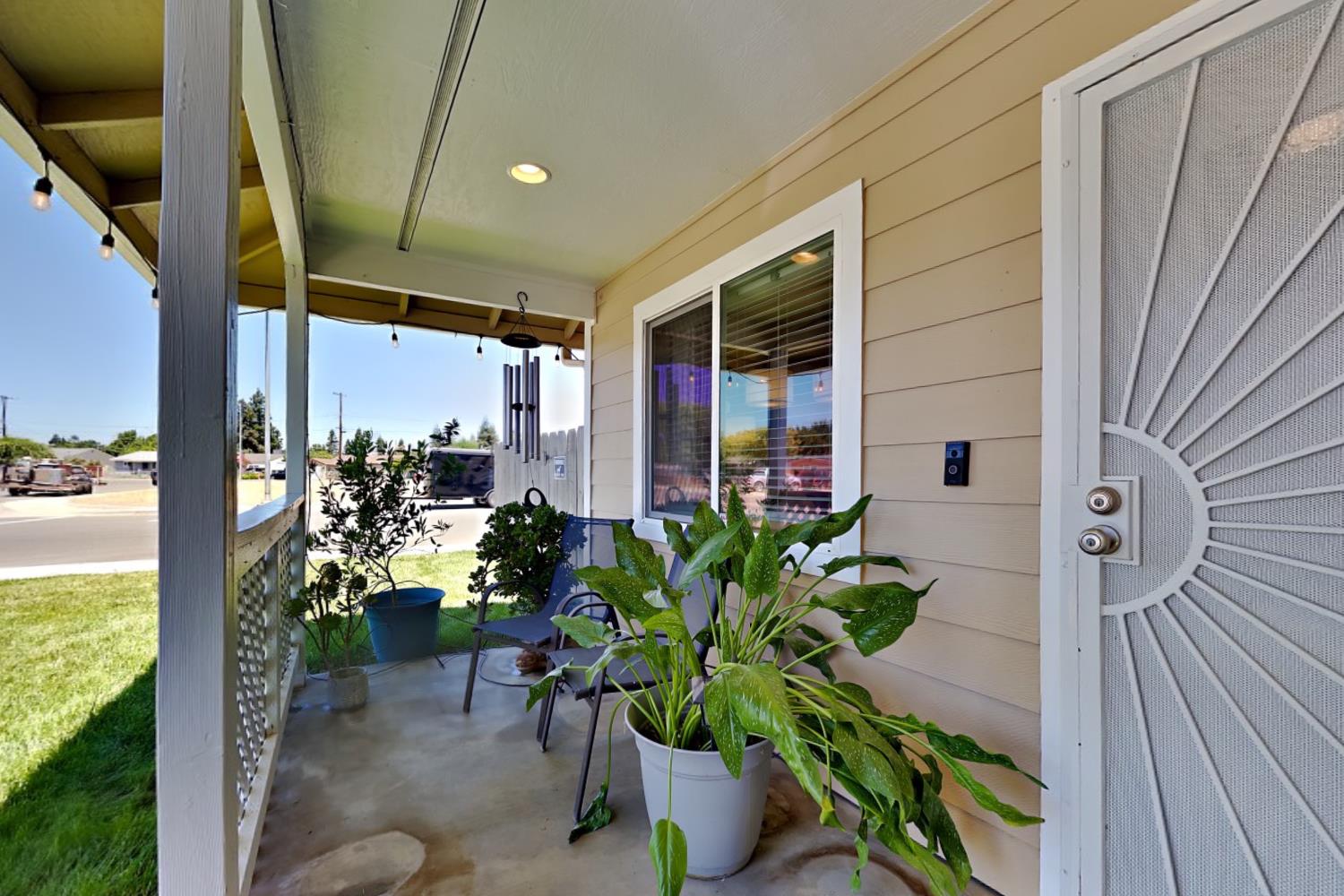 528 D St, Waterford, CA 95386