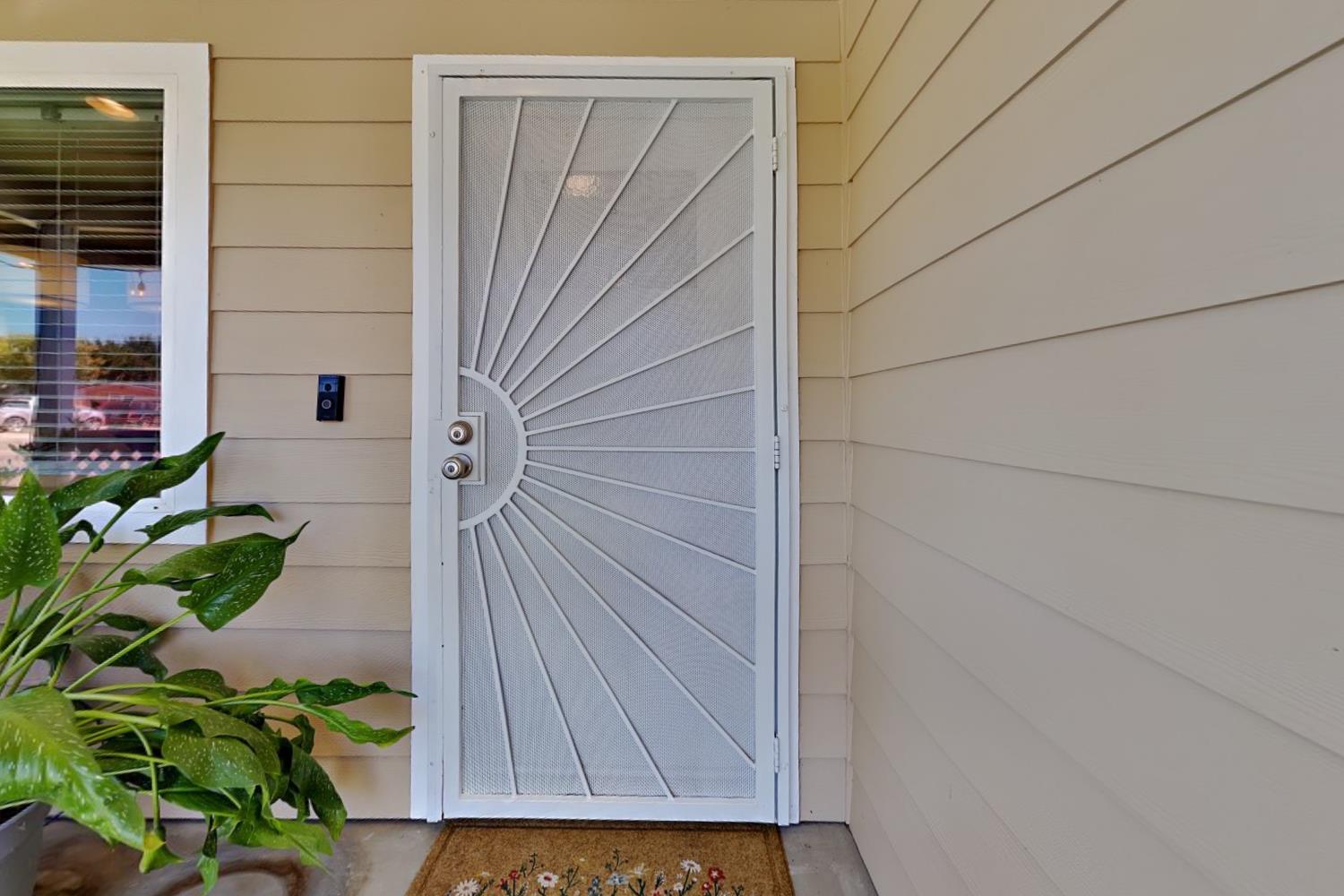 528 D St, Waterford, CA 95386