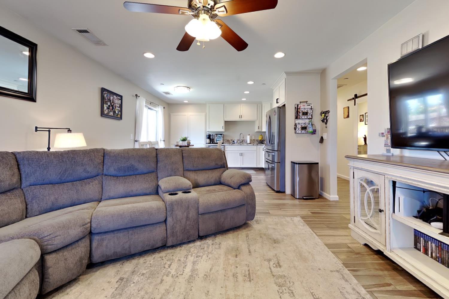 528 D St, Waterford, CA 95386